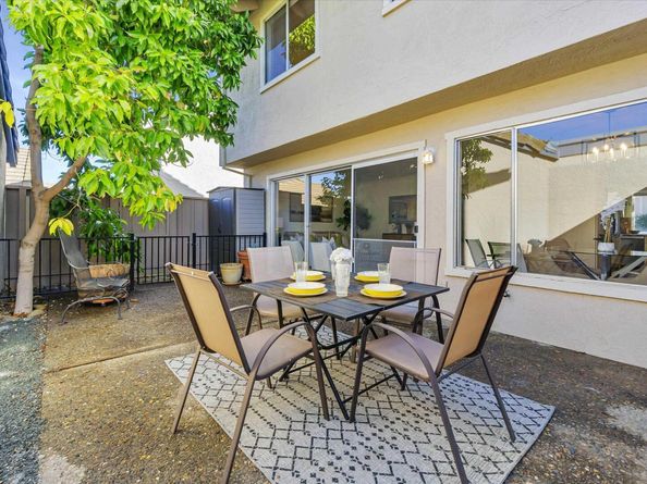 15 Long Creek Cir, Clayton CA 94517