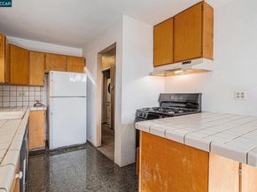 5860 Leona St, Oakland CA 94605