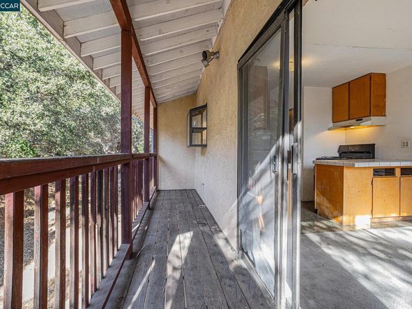 5860 Leona St, Oakland CA 94605