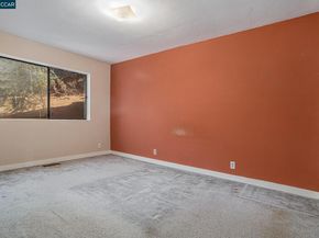 5860 Leona St, Oakland CA 94605