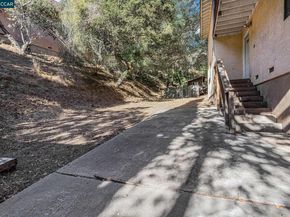 5860 Leona St, Oakland CA 94605