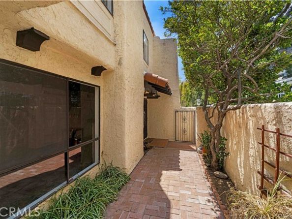 10126 Reseda 121, Northridge (los Angeles) CA 91324