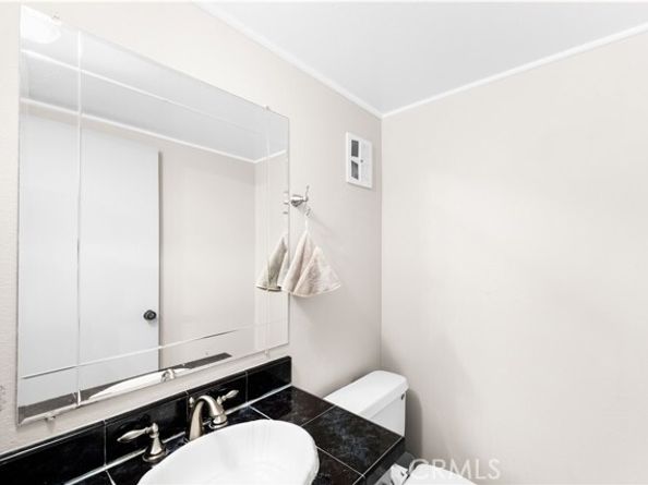 10126 Reseda 121, Northridge (los Angeles) CA 91324