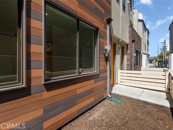 5868 Linden Ave Avenue 6, Long Beach CA 90805