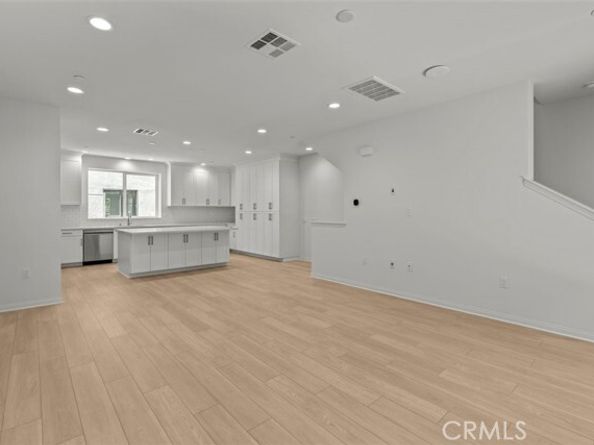 5868 Linden Ave Avenue 6, Long Beach CA 90805
