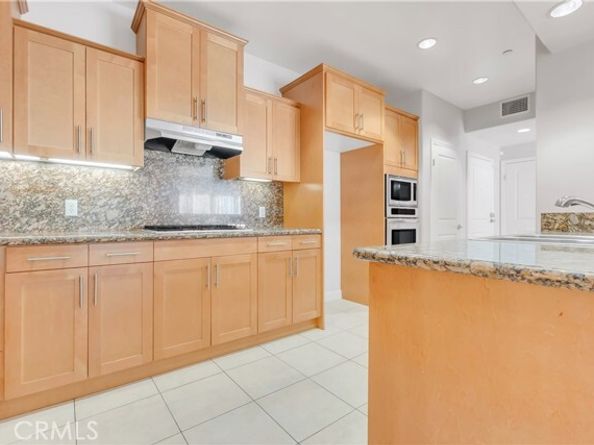 4821 Bakman 201, North Hollywood (los Angeles) CA 91601