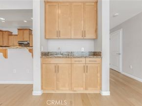 4821 Bakman 201, North Hollywood (los Angeles) CA 91601