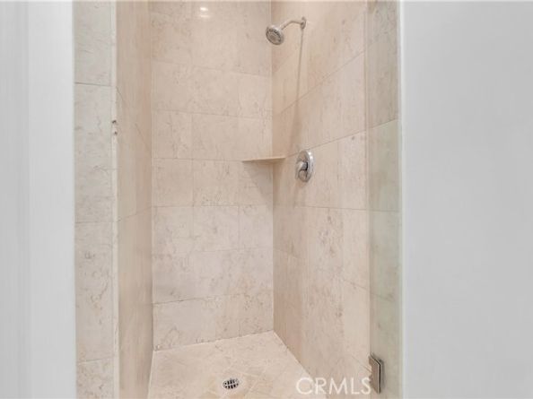 4821 Bakman 201, North Hollywood (los Angeles) CA 91601