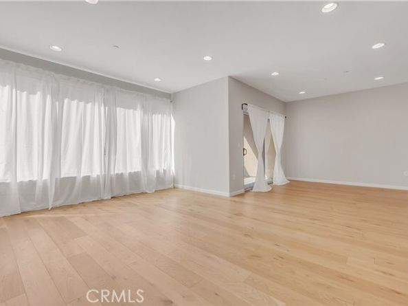 4821 Bakman 201, North Hollywood (los Angeles) CA 91601