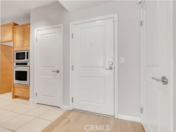 4821 Bakman 201, North Hollywood (los Angeles) CA 91601