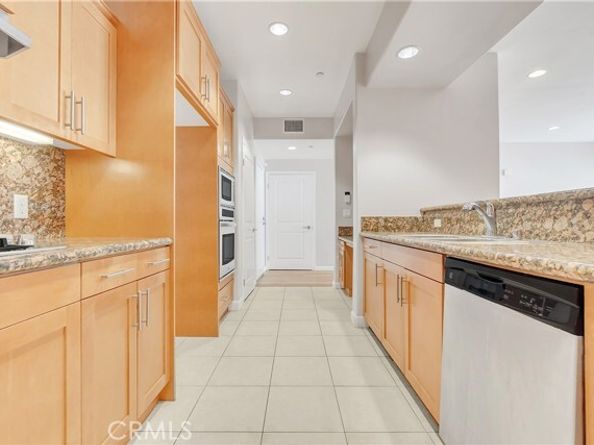 4821 Bakman 201, North Hollywood (los Angeles) CA 91601