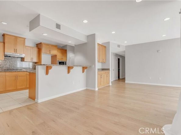 4821 Bakman 201, North Hollywood (los Angeles) CA 91601
