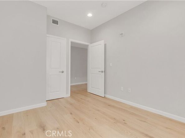 4821 Bakman 201, North Hollywood (los Angeles) CA 91601