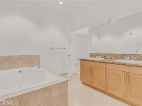 4821 Bakman 201, North Hollywood (los Angeles) CA 91601