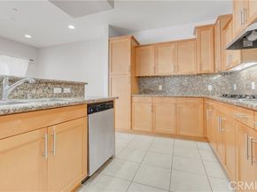 4821 Bakman 201, North Hollywood (los Angeles) CA 91601
