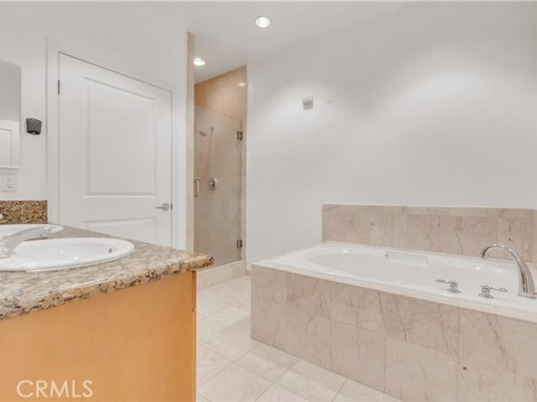 4821 Bakman 201, North Hollywood (los Angeles) CA 91601
