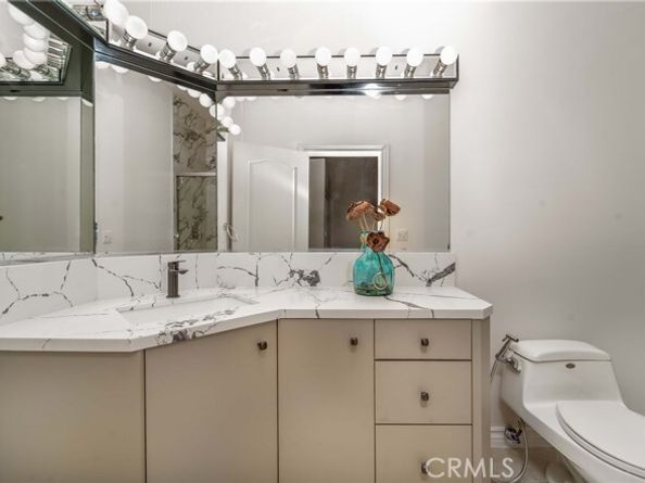 5206 Topeka Drive, Tarzana (los Angeles) CA 91356