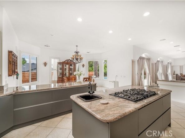5206 Topeka Drive, Tarzana (los Angeles) CA 91356