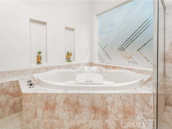 5206 Topeka Drive, Tarzana (los Angeles) CA 91356