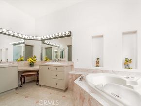 5206 Topeka Drive, Tarzana (los Angeles) CA 91356