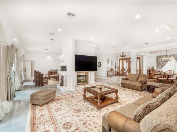 5206 Topeka Drive, Tarzana (los Angeles) CA 91356