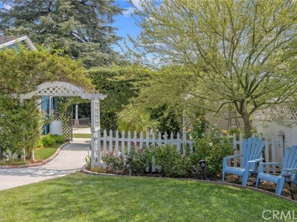 8536 Oak Park Avenue, Northridge (los Angeles) CA 91325