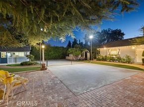 8536 Oak Park Avenue, Northridge (los Angeles) CA 91325