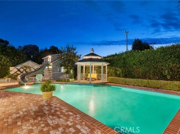 8536 Oak Park Avenue, Northridge (los Angeles) CA 91325