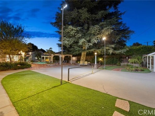 8536 Oak Park Avenue, Northridge (los Angeles) CA 91325
