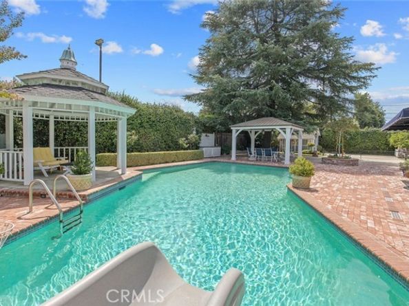 8536 Oak Park Avenue, Northridge (los Angeles) CA 91325