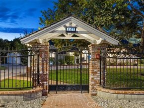 8536 Oak Park Avenue, Northridge (los Angeles) CA 91325