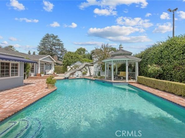 8536 Oak Park Avenue, Northridge (los Angeles) CA 91325