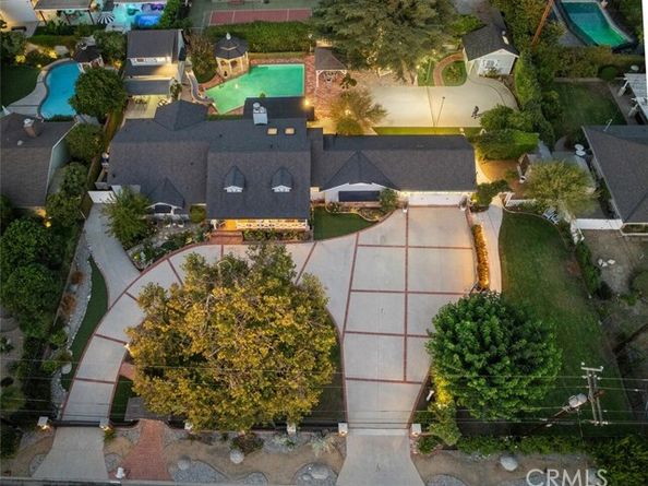 8536 Oak Park Avenue, Northridge (los Angeles) CA 91325