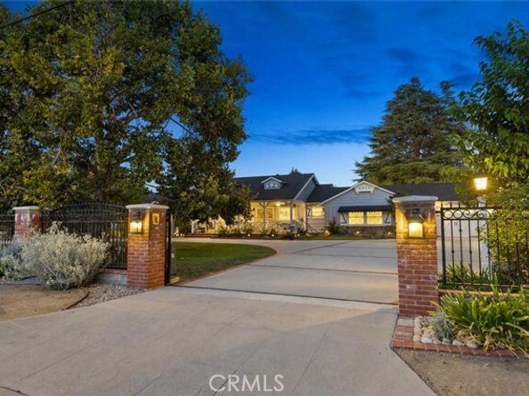 8536 Oak Park Avenue, Northridge (los Angeles) CA 91325