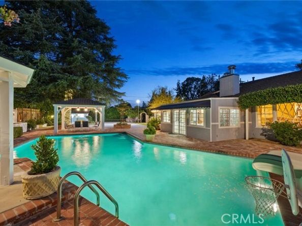 8536 Oak Park Avenue, Northridge (los Angeles) CA 91325