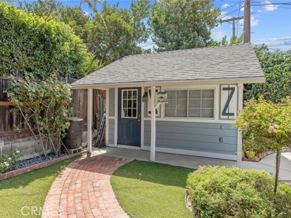 8536 Oak Park Avenue, Northridge (los Angeles) CA 91325