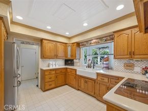 8536 Oak Park Avenue, Northridge (los Angeles) CA 91325