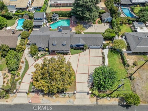 8536 Oak Park Avenue, Northridge (los Angeles) CA 91325