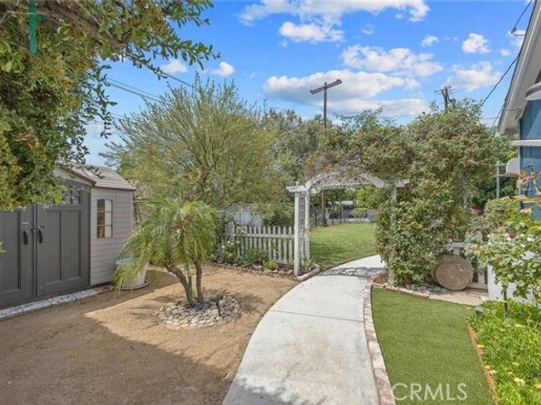 8536 Oak Park Avenue, Northridge (los Angeles) CA 91325