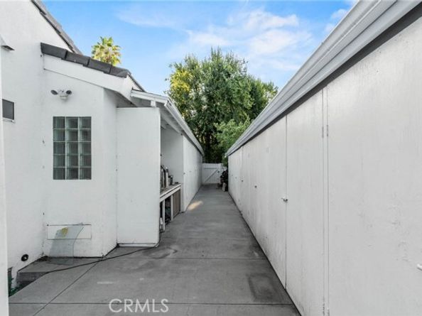 5907 Oakdale Avenue, Woodland Hills (los Angeles) CA 91367
