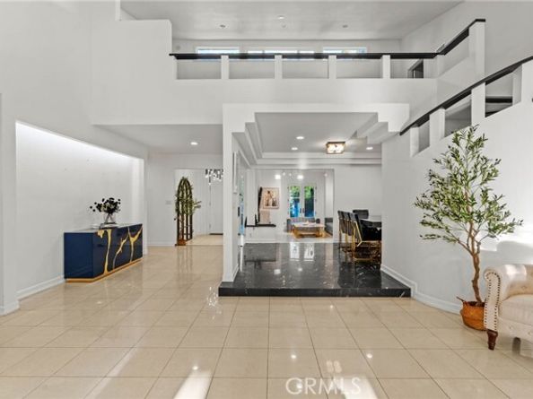 5907 Oakdale Avenue, Woodland Hills (los Angeles) CA 91367