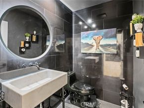 5907 Oakdale Avenue, Woodland Hills (los Angeles) CA 91367