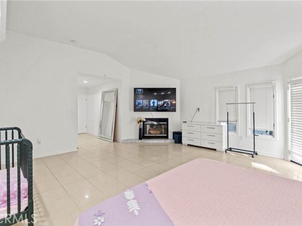 5907 Oakdale Avenue, Woodland Hills (los Angeles) CA 91367