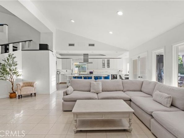 5907 Oakdale Avenue, Woodland Hills (los Angeles) CA 91367
