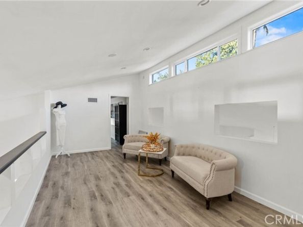 5907 Oakdale Avenue, Woodland Hills (los Angeles) CA 91367