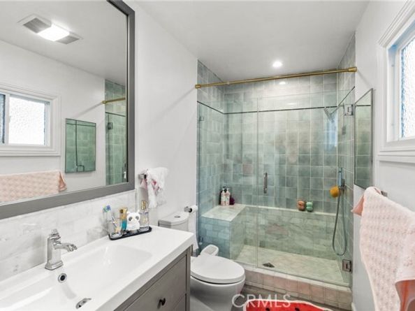 5907 Oakdale Avenue, Woodland Hills (los Angeles) CA 91367