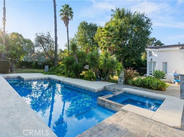 5907 Oakdale Avenue, Woodland Hills (los Angeles) CA 91367