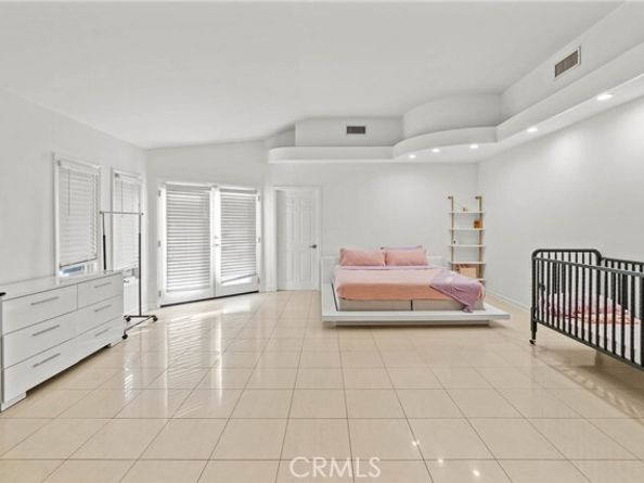 5907 Oakdale Avenue, Woodland Hills (los Angeles) CA 91367