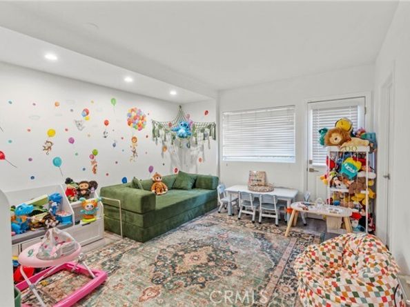 5907 Oakdale Avenue, Woodland Hills (los Angeles) CA 91367