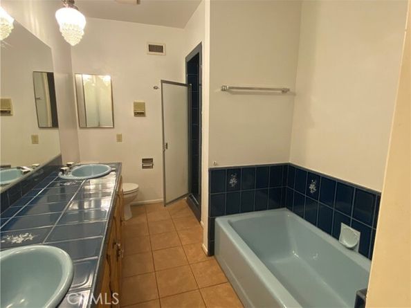 18219 Rayen Street, Northridge (los Angeles) CA 91325